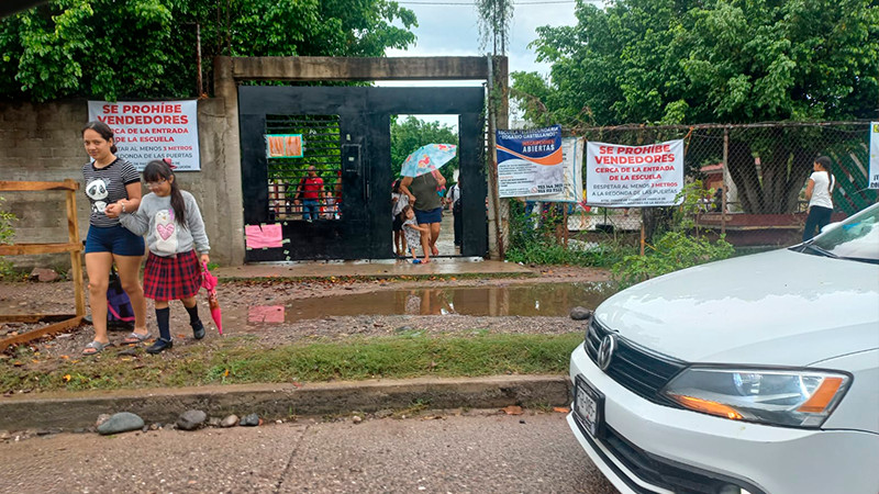 Por tormenta tropical Max se suspende actividades escolares en Lázaro Cárdenas 