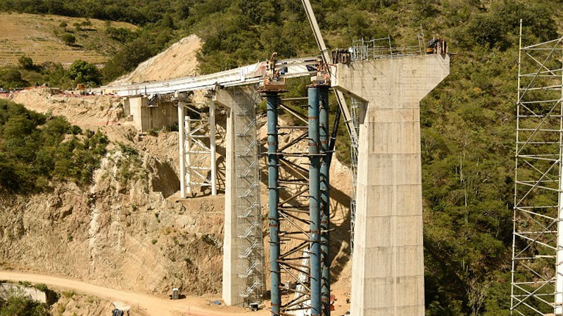 Supervisan obras de autopista Barranca Larga-Ventanilla y Aeropuerto Puerto Escondido 