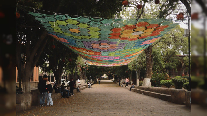 Apoya DIF Morelia instalación de Cielo Tejido en la calzada Fray Antonio de San Miguel