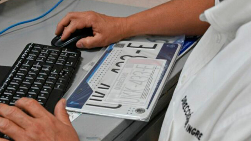 Se despintan las nuevas placas de automóvil en Querétaro; las cambiarán  