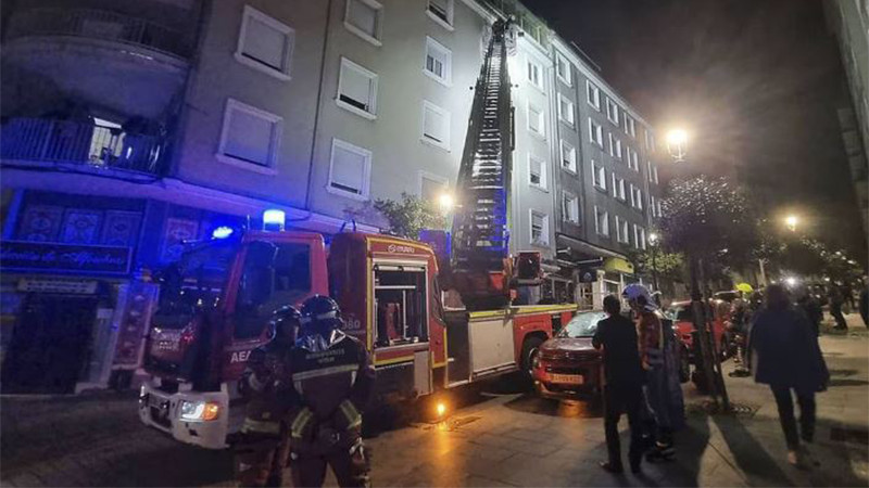 Incendio en viviendas de España provoca la muerte de cuatro personas 