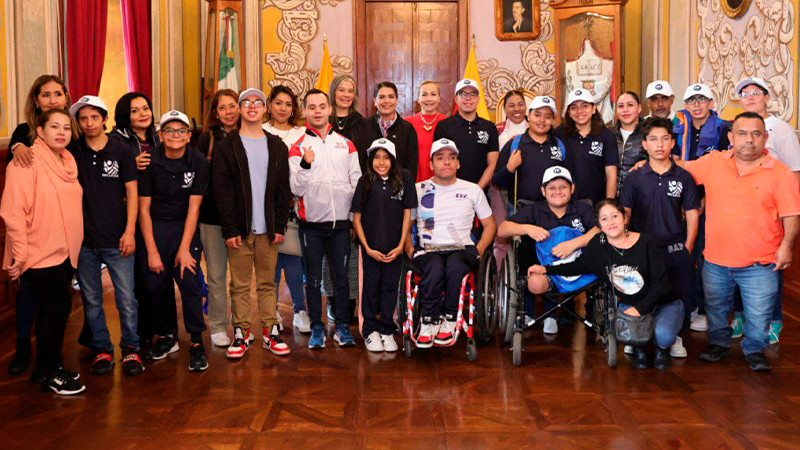 Alfonso Martínez abandera equipo de paranatación rumbo a Juegos CONADE