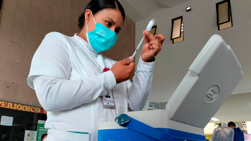 Arranca IMSS Michoacán campaña de vacunación contra influenza y COVID-19 en el periodo otoñal 2023-2024