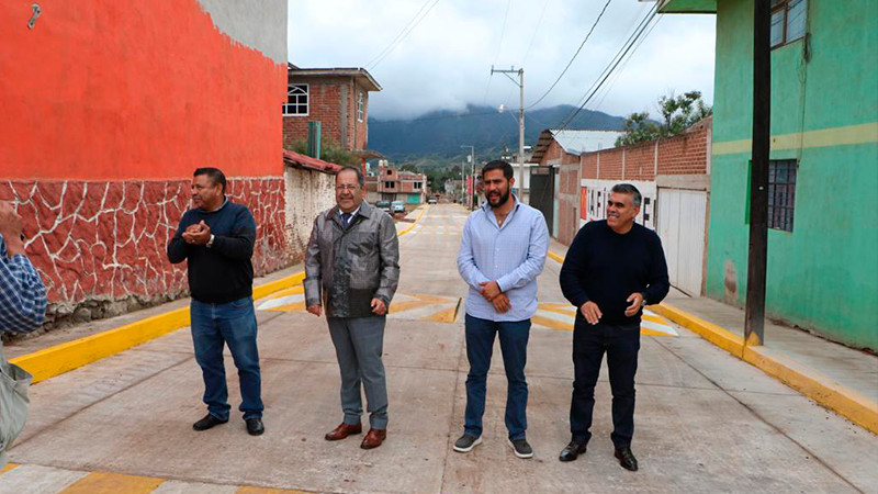 José Luis Téllez Marín, inauguró la pavimentación de la Calle Viveros de la colonia Viveros