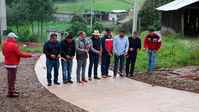 Edil de Ciudad Hidalgo, inaugura pavimentación del camino de acceso a la localidad de los Mamuyos en la tenencia Agostitlán 