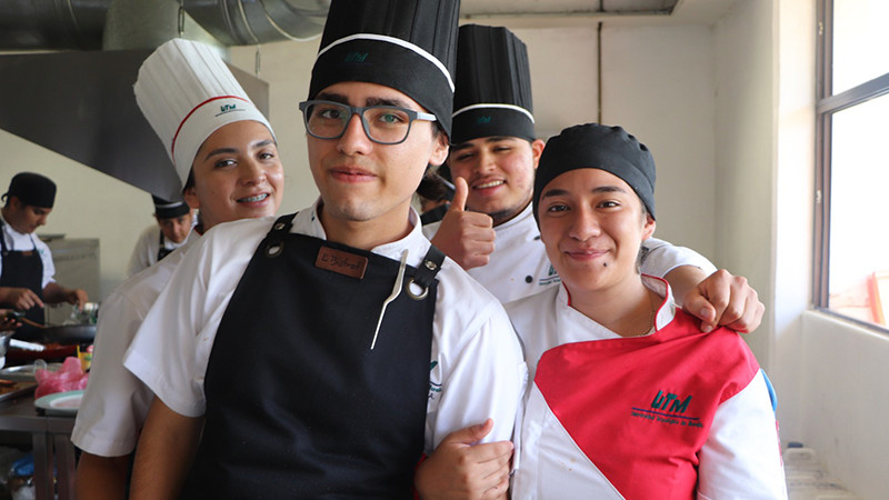 Participan estudiantes de la UTM en el Trofeo Culinario de Michoacán 