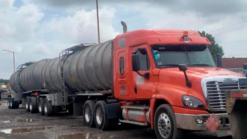 Inician investigación por robo de un tracto camión que trasportaba 60 mil litros de diesel, en Cuitzeo 