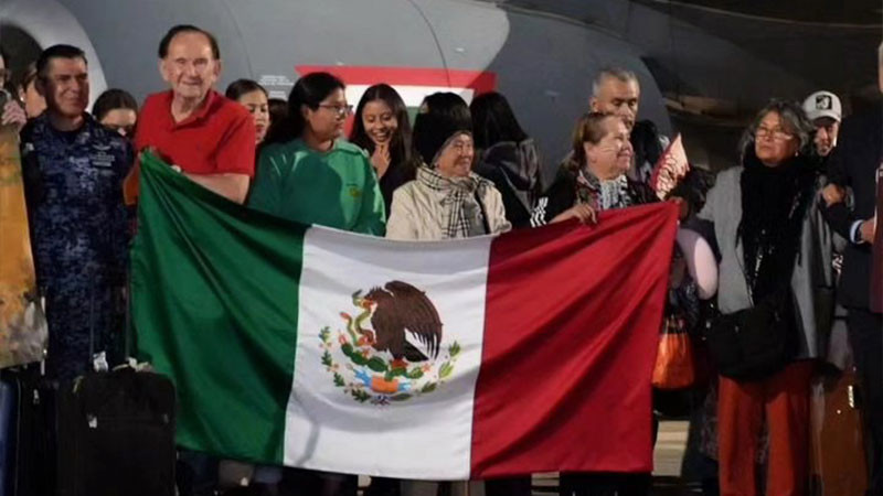 Aterriza en México segundo avión de la FAM desde Israel con 144 mexicanos