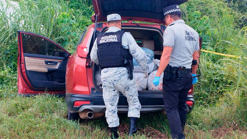 En Nayarit aseguran camioneta robada con 55 kilogramos de enervante 