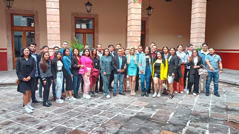 Belinda Hurtado invita a estudiantes de derecho de Ciudad Hidalgo al Congreso