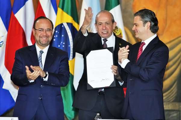Aurelio Nuño reconoce capacidad de innovación de Politécnico en 80 aniversario - Foto 1 