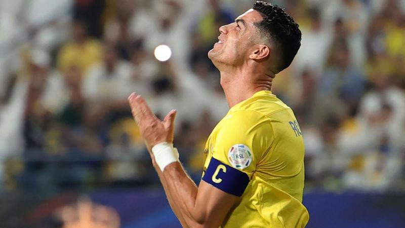 Irán condena a Cristiano Ronaldo a 99 latigazos por adulterio; abrazó a una mujer soltera iraníe 