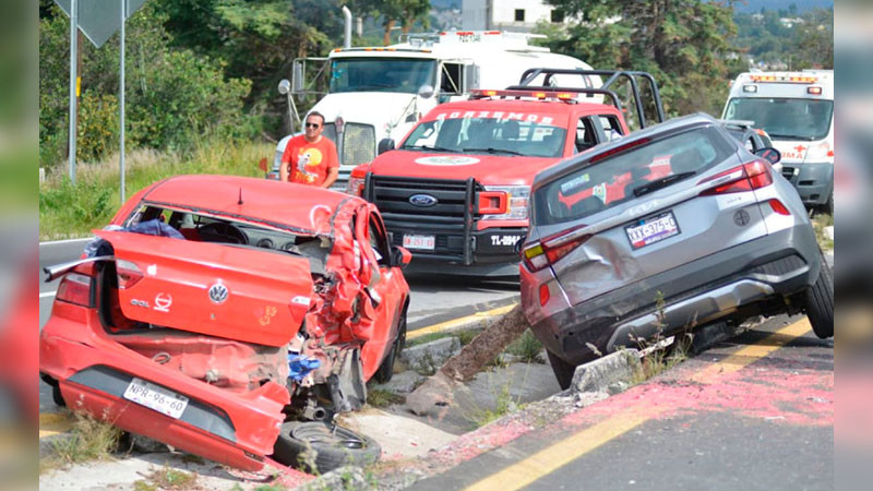 Se reporta megacarambola en Tlaxcala: 17 automóviles dañados 