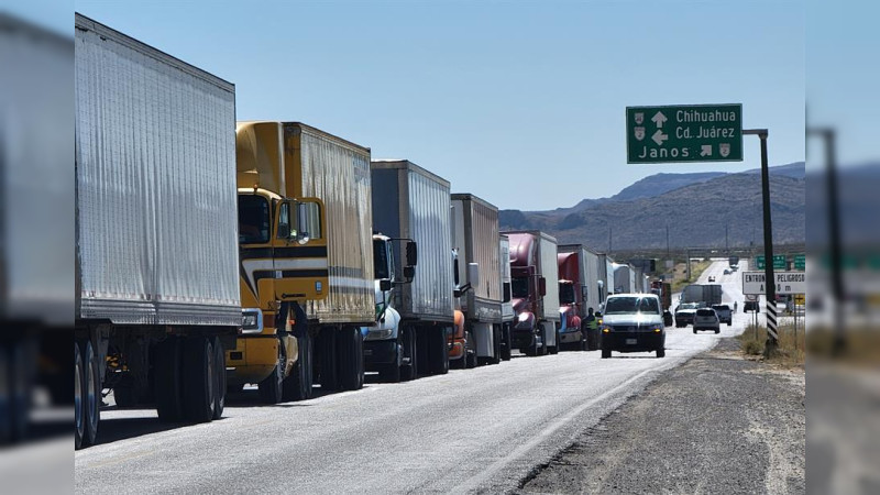 Bloqueo de Texas a exportaciones desde Juárez, provoca recorte en la producción y retrasa 20 mil cargas 