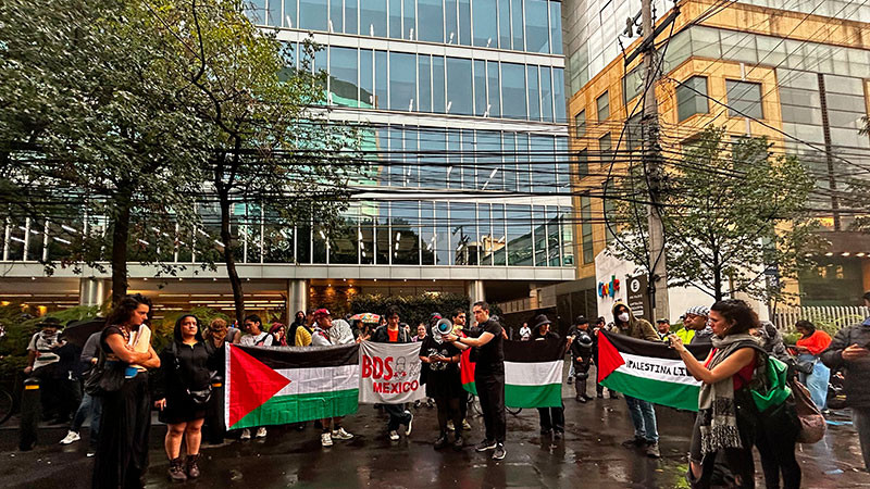 Jovenes marchan por ataques a Palestina en Ciudad de México 