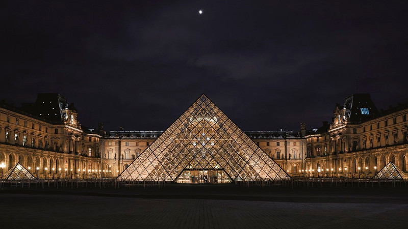 Evacuan Museo de Louvre, en París, tras recibir amenaza por escrito 