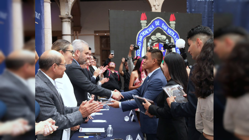 La esperanza de Michoacán, es la UMSNH, resaltan al conmemorar los 106 años de su fundación