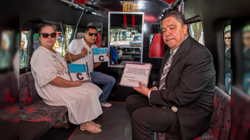 Arrancan DIF y Cocotra programa para que personas ciegas usen transporte público