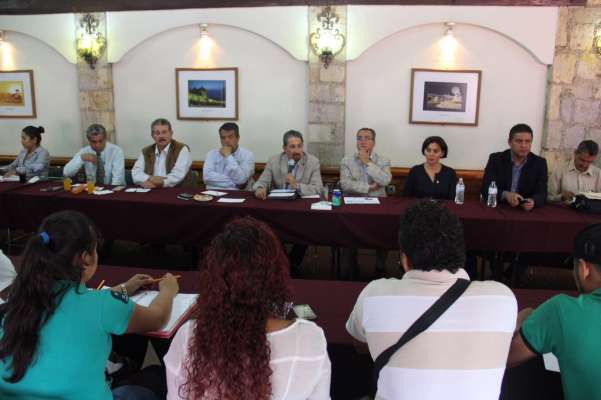 Estudiantes nicolaitas se reúnen con el rector de la UMSNH - Foto 0 