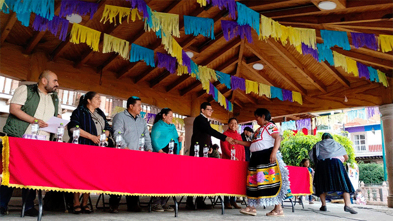 Entregan 18 premios a sector artesanal de Cherán