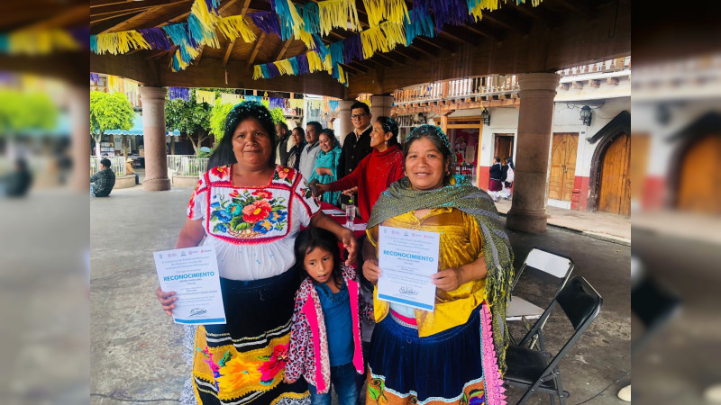 Entregan 18 premios a sector artesanal de Cherán