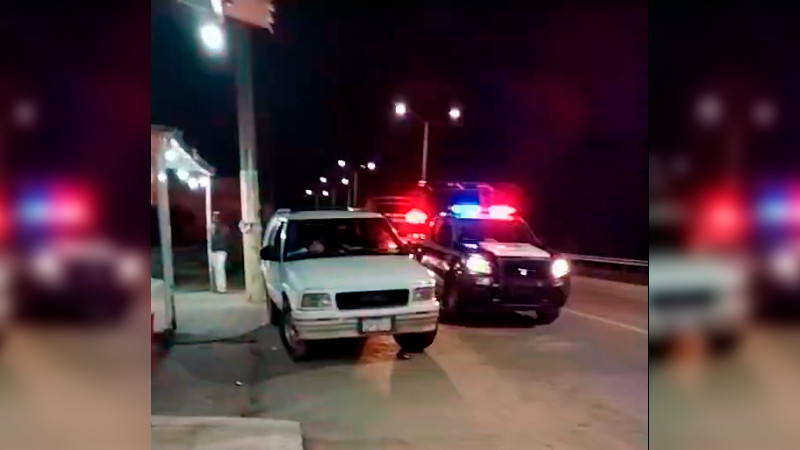 Hombre ataca a policías con machete en Lázaro Cárdenas, un elemento resulta herido  