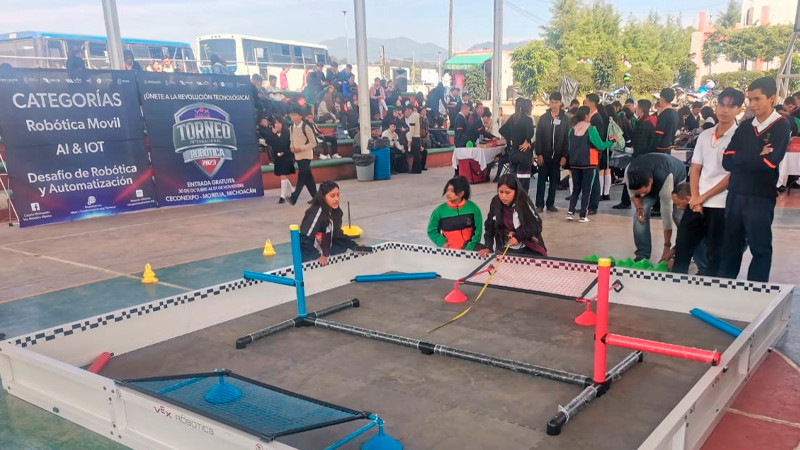 Alumnos del Cecytem dan exhibición de robótica previo a Campeonato Internacional 