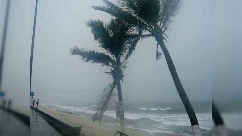 BCS: Por huracán ‘Norma’, suspenden clases, cierran puertos y alistan albergues 