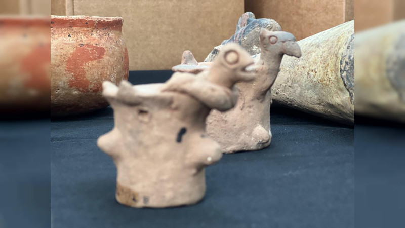 Escuela de EU regresa a México 60 piezas arqueológicas