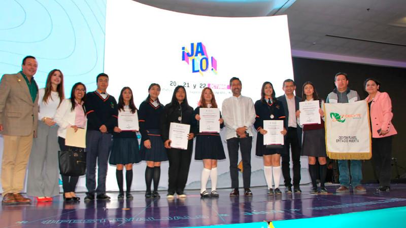 Reconocen a 9 estudiantes del Cecytem con Premio Michoacano de la Juventud 