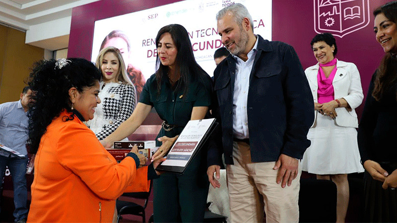 Bedolla inicia transformación de telesecundarias con renovación tecnológica 