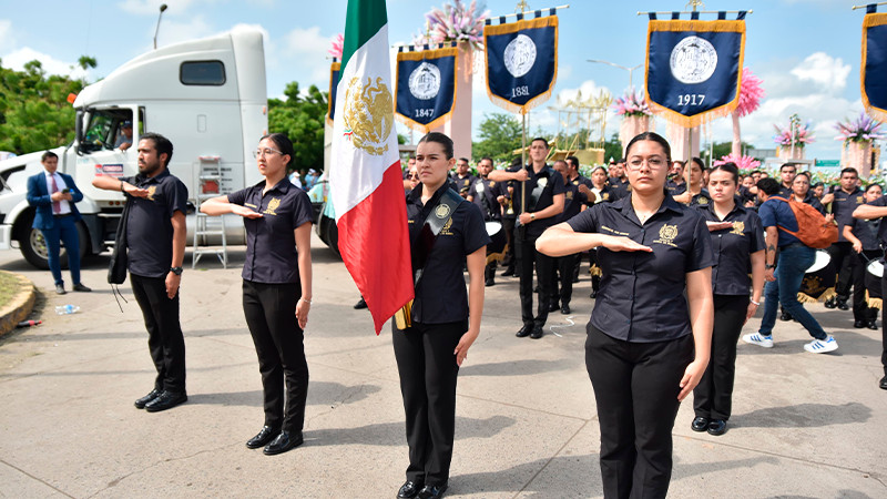 UMSNH se lleva los aplausos en el tradicional desfile de Apatzingán