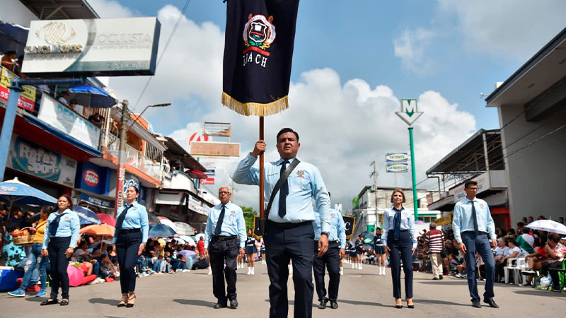 UMSNH se lleva los aplausos en el tradicional desfile de Apatzingán