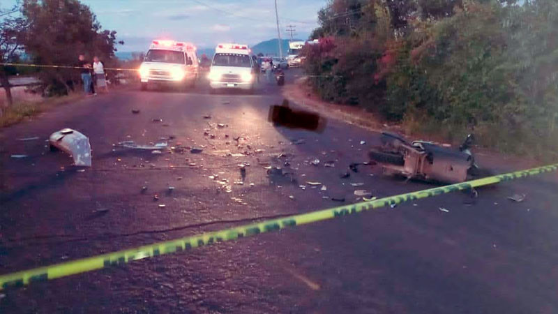 Choque entre moto y vehículo deja un muerto y un herido, en Tangancícuaro, Michoacán
