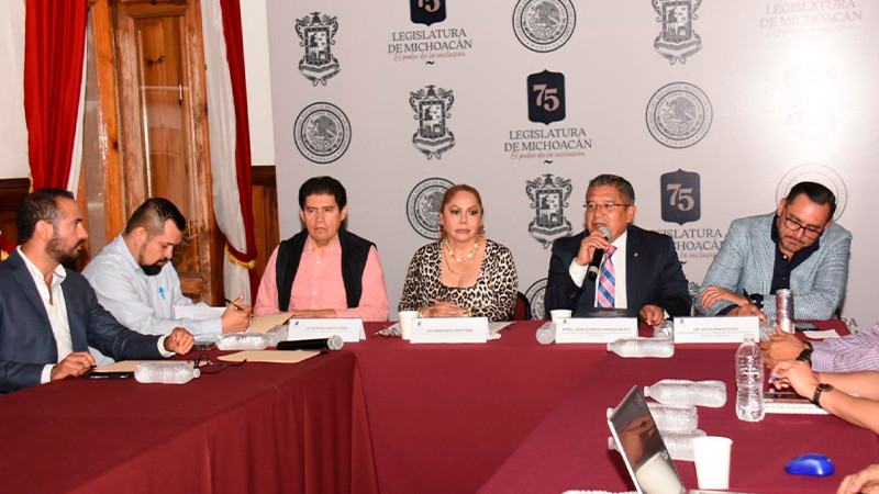 La seguridad de los michoacanos empieza con bienestar de policías: Margarita López 