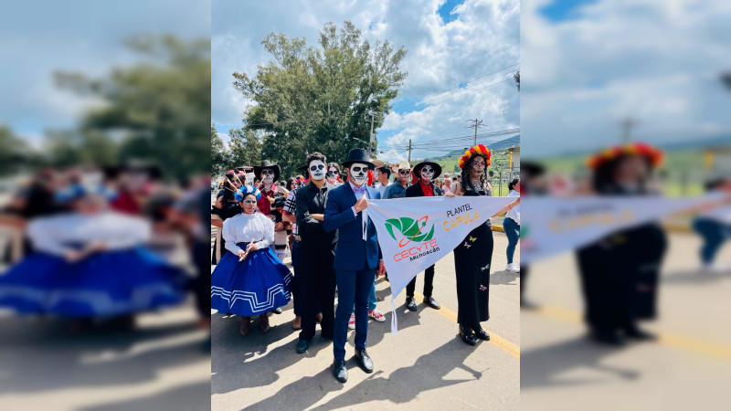 Estudiantes del Cecytem Capula participan en el desfile de la Feria Nacional, Artesanal y Cultural de la Catrina