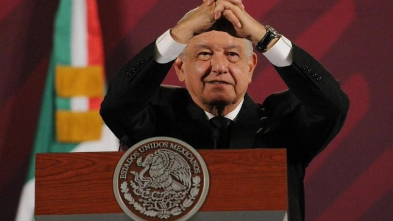 Por alterar dichos de López Obrador, suspenden a directivo del INE 