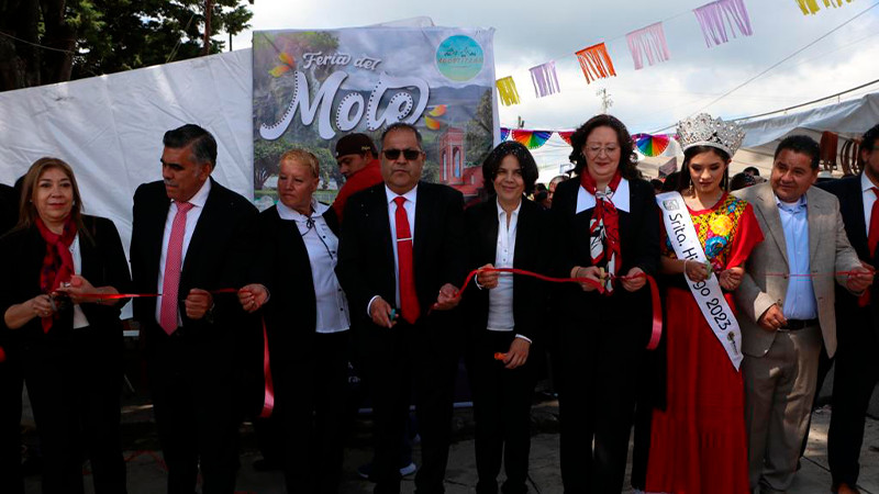 José Luis Téllez Marín, inauguró la Quinta Feria del Mole, en la Tenencia de Agostitlán