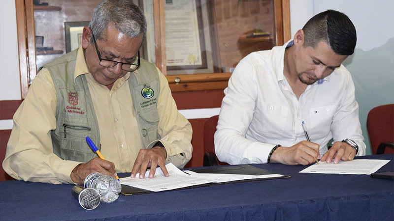 Edil de Quiroga firma convenio con la Comisión Forestal del Estado 