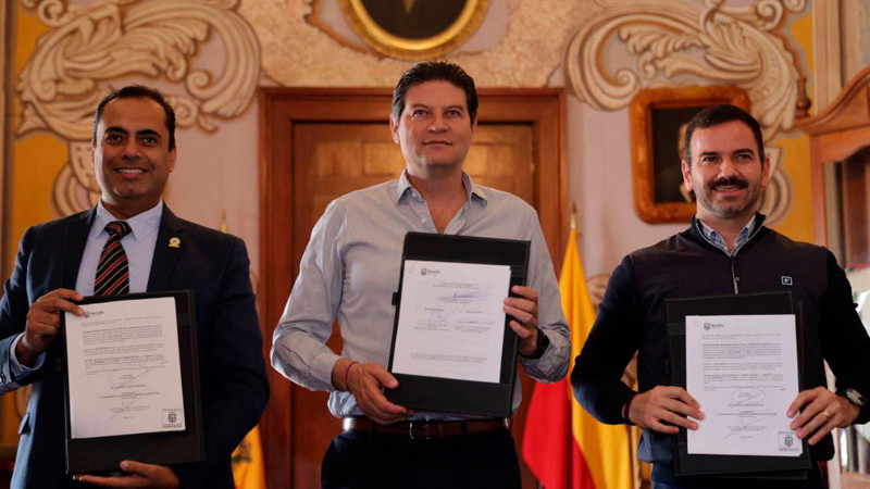 Firma convenio Alfonso Martínez a favor de la participación ciudadana 