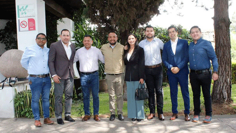 Por el desarrollo de los municipios, se reúnen alcaldes y dirigencia del PRD con el Gobernador: Araceli Saucedo 