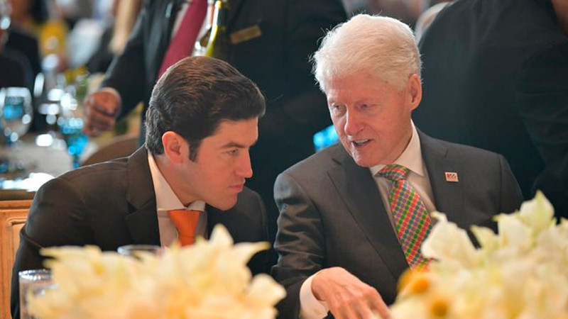 Aconseja Bill Clinton a Samuel García buscar la Presidencia en 2024 