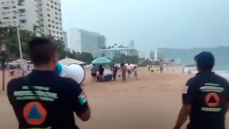 Protección Civil exhortó a abandonar playas de Acapulco por huracán  
