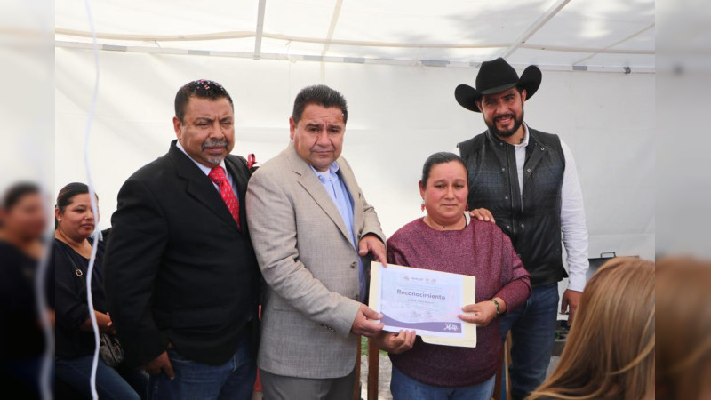 Téllez Marín inaugura la Quinta Feria del Mole, en la Tenencia de Agostitlán