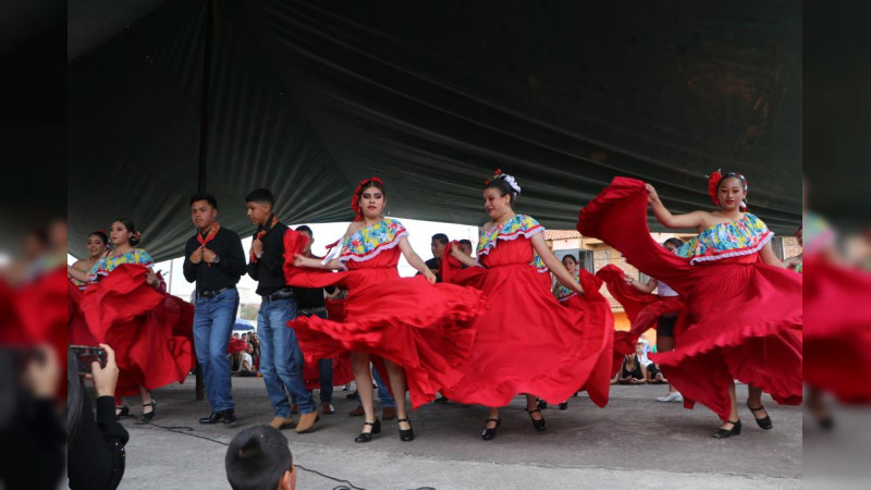 Téllez Marín inaugura la Quinta Feria del Mole, en la Tenencia de Agostitlán