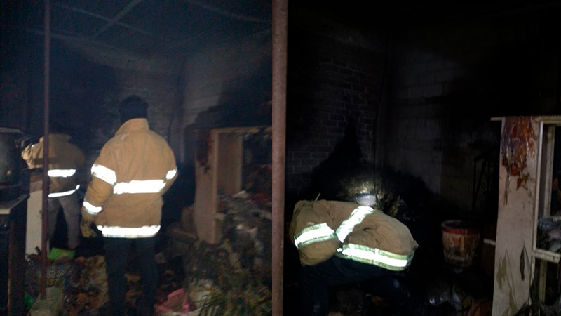 Bomberos de Zitácuaro, Michoacán combaten incendio en una vivienda 