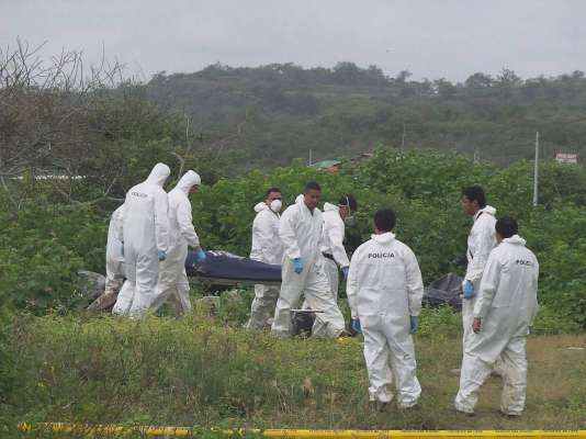 Dentro de un auto hallan a tres hombres asesinados, en Tancítaro, Michoacán 