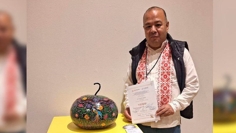 Felicita Nacho Campos a uruapense reconocido con galardón nacional de artesanías 