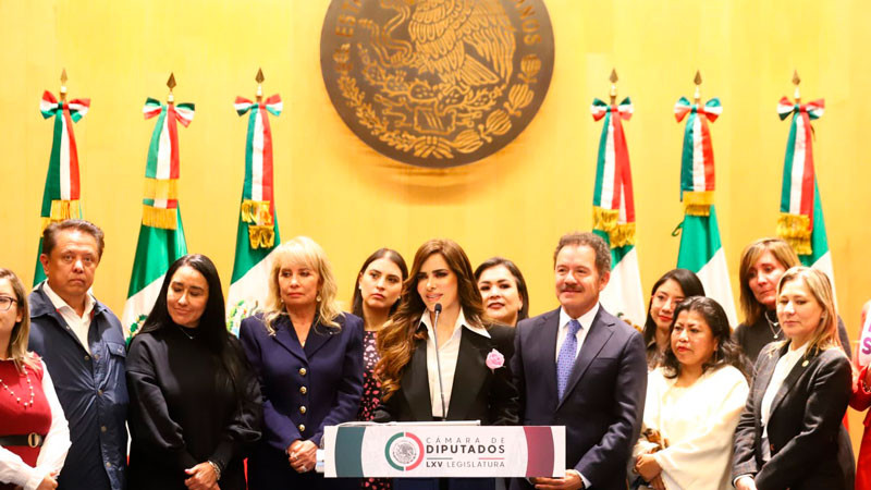 Gloria Trevi en Cámara de Diputados apoya Ley contra trata de personas y pide justicia para mujeres 