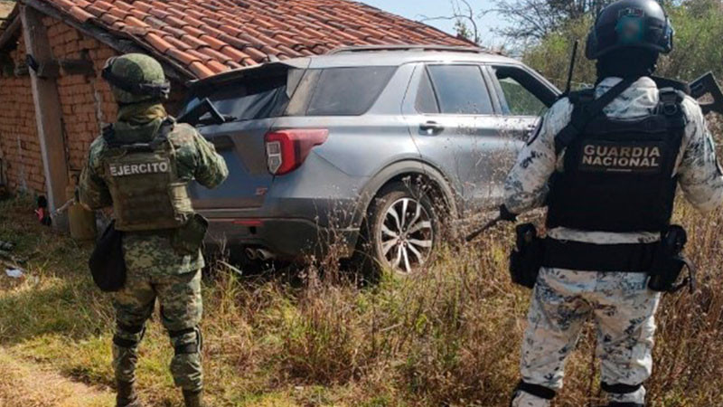 En Sonora, GN y Ejército mexicano asegura cinco vehículos con armamento y droga 